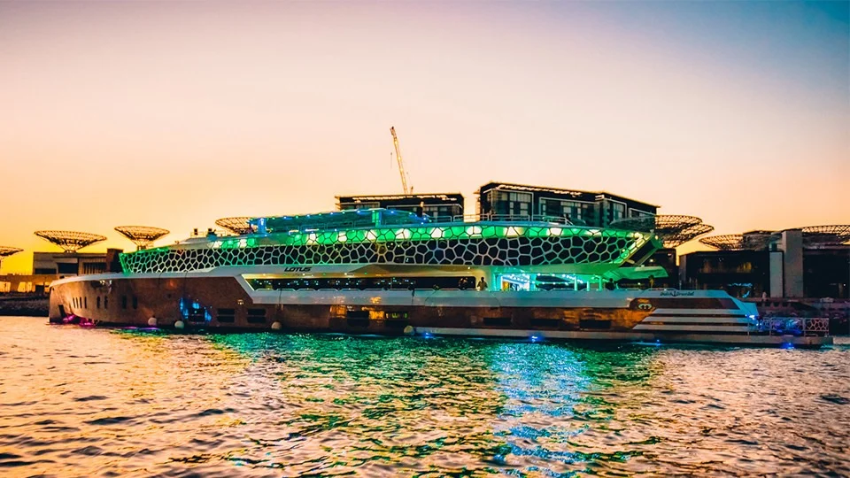 Mega Yacht Cruise